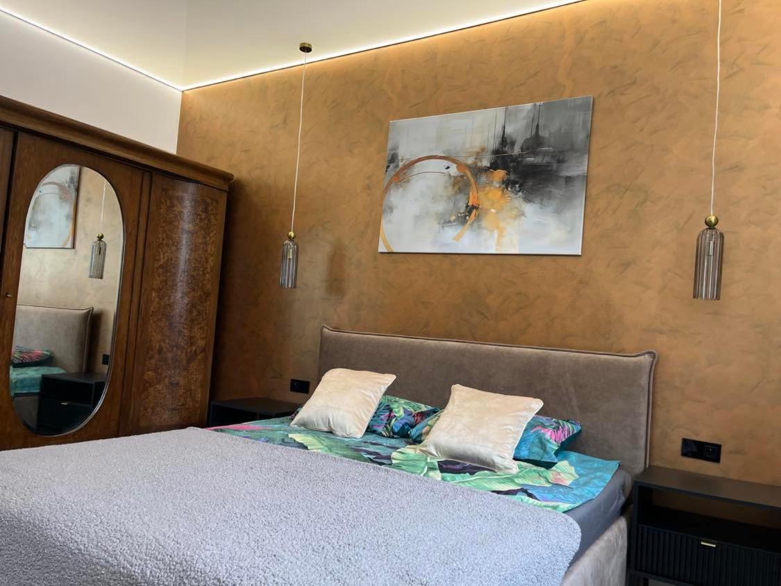 Przy Plazy 2, Marynarki Polskiej 57 Apartment